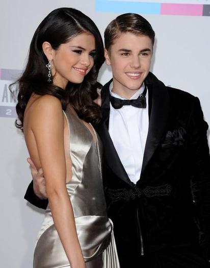 380022_311482328876057_144897825534509_1122687_929704261_n - Justin Bieber and Selena Gomez At 2011 American Music Awards