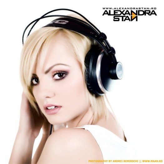 44913_158830860814162_129090557121526_357871_5081825_n - alexandra stan