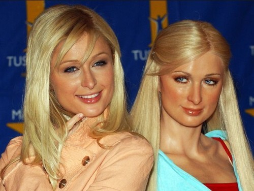 paris hilton(dreapta) - sculpturi ale vedetelor din ceara