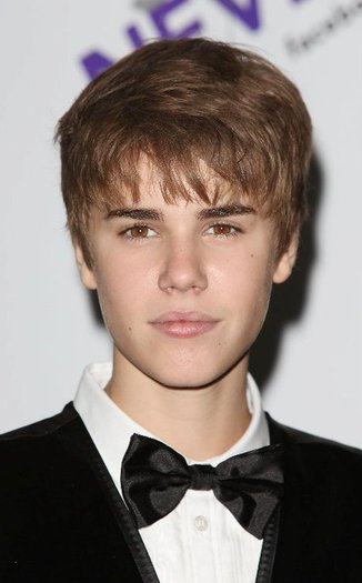 184172_176894965688143_146163605427946_408780_8173389_n - JB Never say never European Premiere