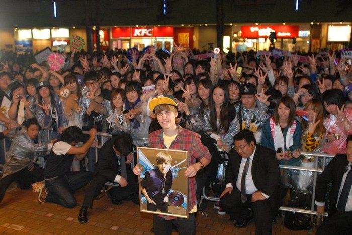 75190_174684309209068_119932764684223_666216_1156347_n - Justin Bieber Osaka Japan Taiwan