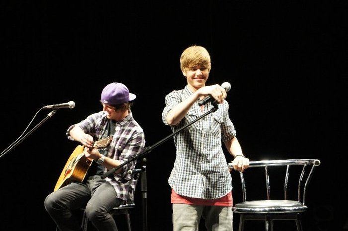 148348_174684272542405_119932764684223_666215_5233341_n - Justin Bieber Osaka Japan Taiwan