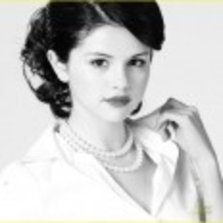 Selena_Gomez_1252597384_3 - 0 Allo aici salutati