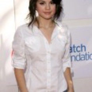 Selena_Gomez_1252993595_1