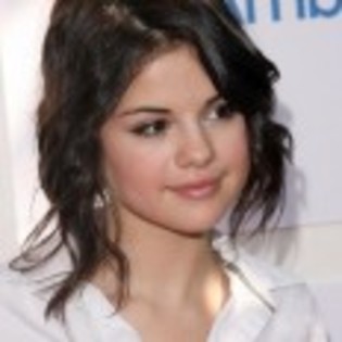 Selena_Gomez_1252993636_0