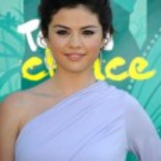 Selena_Gomez_1255979192_4