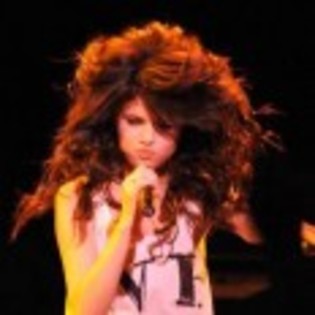 Selena_Gomez_1261440758_0