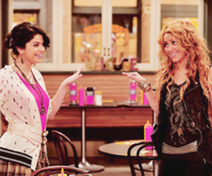 tumblr_lf10vqufMe1qe6ttso1_500_thumb - Wizdars Of Waverly Place