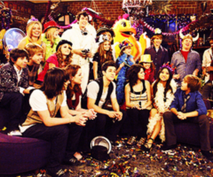 tumblr_lr23hwo09f1qleox1o1_500_thumb - Wizdars Of Waverly Place