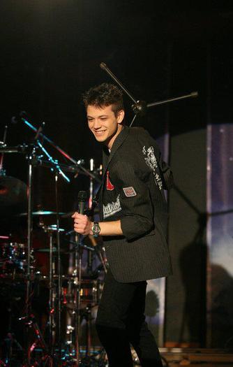 318965_209890745738515_209887959072127_614122_4369770_n