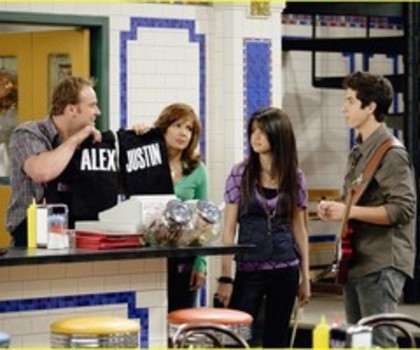 Alex-Russo-alex-russo-11569942-1222-830_thumb