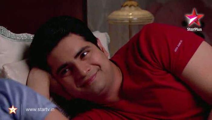 420049_363154480361757_152160674794473_1449420_205918317_n - NaKsh take care of their baby together