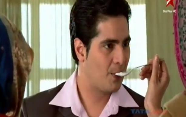 395217_340508452626360_152160674794473_1387972_1644213521_n - NaKsh Scenes 30th Dec 2011