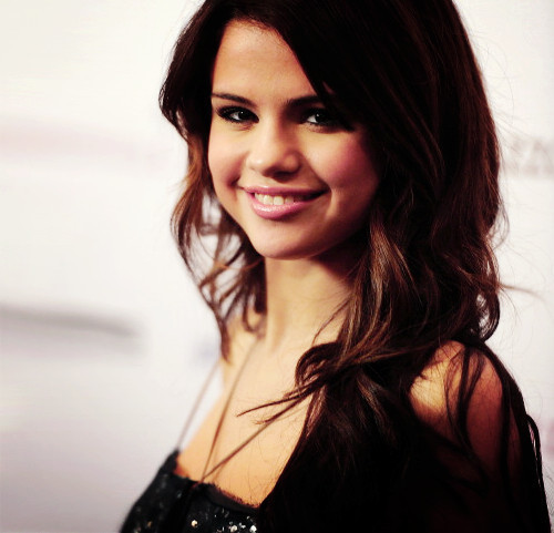 40949789 - 0     I love Selena forever