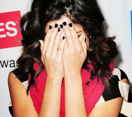 41525554 - 0     I love Selena forever