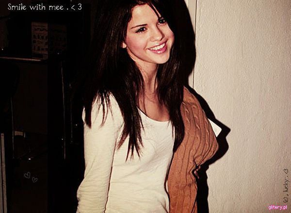 41743764 - 0     I love Selena forever