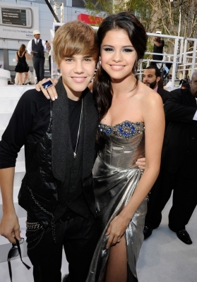 normal_Selena_Gomez_12
