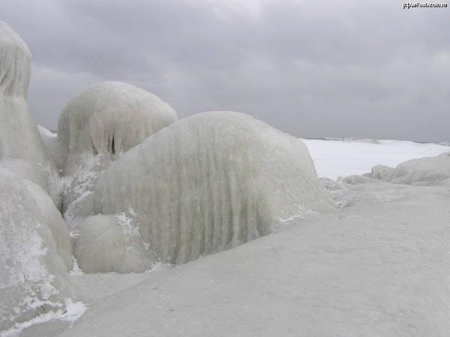 Frozen Black Sea (3)