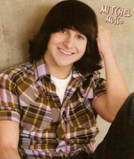 VYEOHOPGRDRLHLQABYD - Mitchel Musso