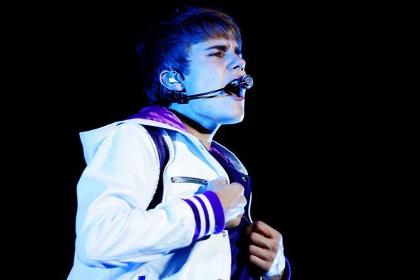 311044_259694094072425_173798515995317_688142_382933082_n - Justin Bieber Live in Brazil