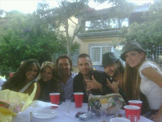anahi celebrando el cumpleaños de tysha