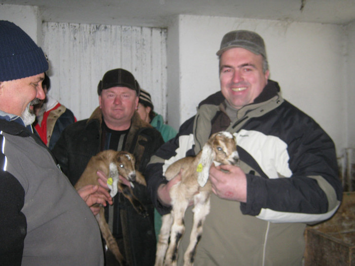 an-ziege- 036 - vizita crescatoriilor de iepuri oi si gaini din zona -sucevei-vaslui