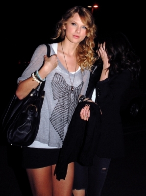 normal_019 - MARCH 23RD - At Pinz Bowling Alley in LA with Taylor Swift