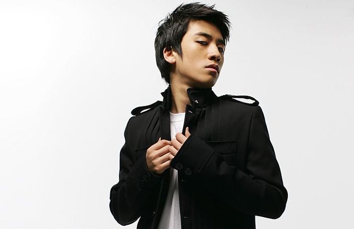 Seungri-lee-seung-hyun-24492199-712-462