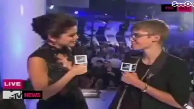 Selena Gomez Interviews Justin Bieber at MTV VMAs 2011 030