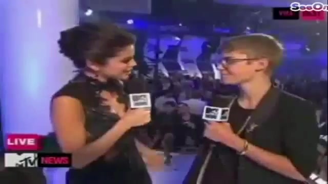 Selena Gomez Interviews Justin Bieber at MTV VMAs 2011 031