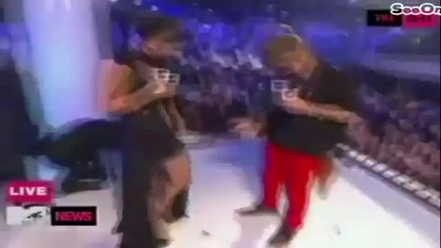 Selena Gomez Interviews Justin Bieber at MTV VMAs 2011 102