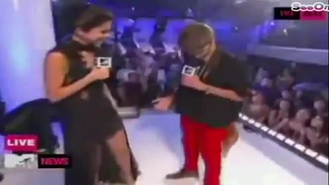 Selena Gomez Interviews Justin Bieber at MTV VMAs 2011 106