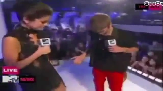 Selena Gomez Interviews Justin Bieber at MTV VMAs 2011 113
