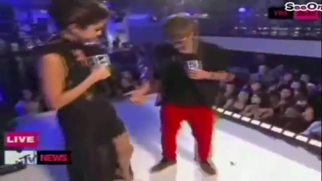 Selena Gomez Interviews Justin Bieber at MTV VMAs 2011 127