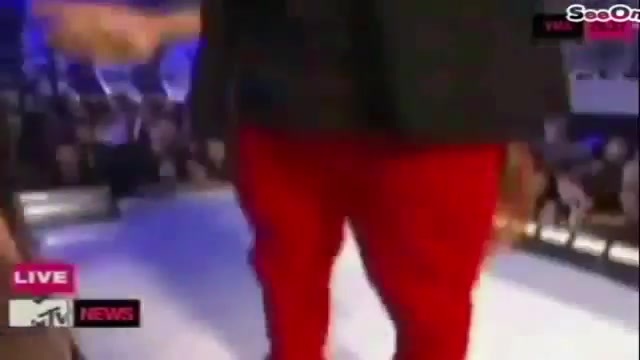 Selena Gomez Interviews Justin Bieber at MTV VMAs 2011 156
