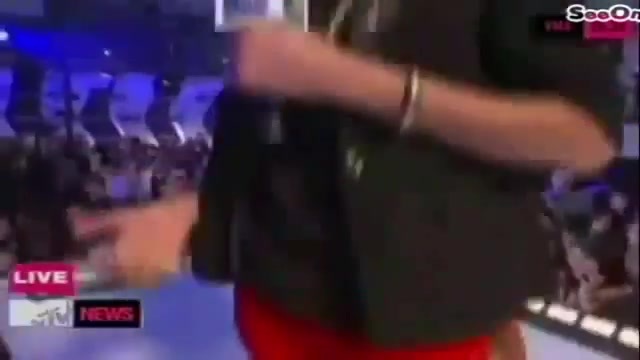 Selena Gomez Interviews Justin Bieber at MTV VMAs 2011 160