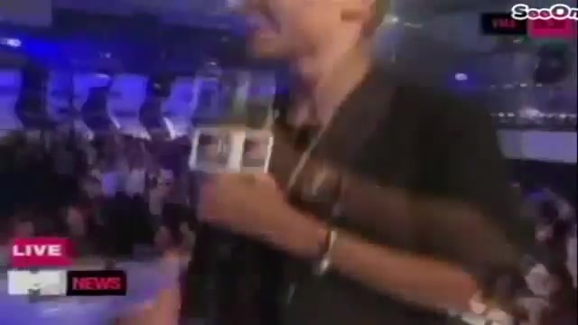 Selena Gomez Interviews Justin Bieber at MTV VMAs 2011 162