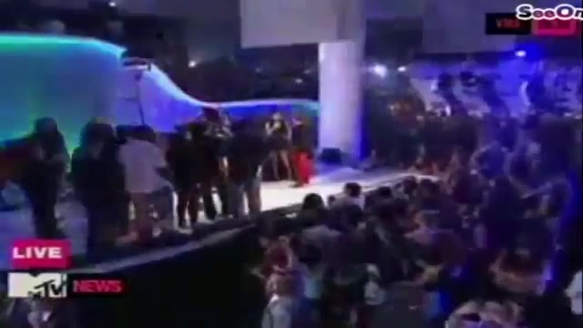 Selena Gomez Interviews Justin Bieber at MTV VMAs 2011 221