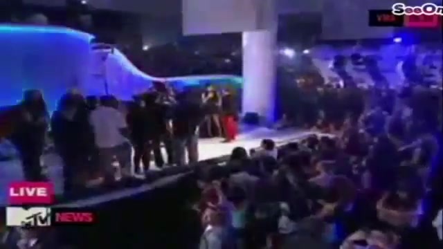 Selena Gomez Interviews Justin Bieber at MTV VMAs 2011 222