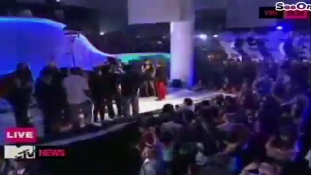 Selena Gomez Interviews Justin Bieber at MTV VMAs 2011 223