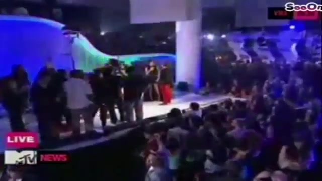 Selena Gomez Interviews Justin Bieber at MTV VMAs 2011 225