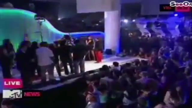 Selena Gomez Interviews Justin Bieber at MTV VMAs 2011 228