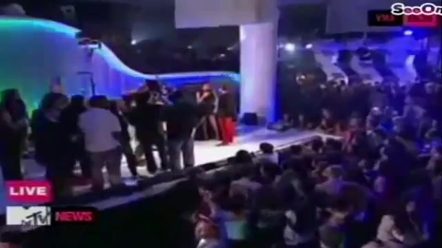 Selena Gomez Interviews Justin Bieber at MTV VMAs 2011 230