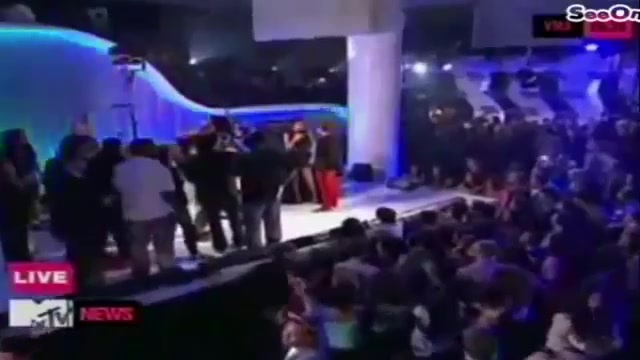 Selena Gomez Interviews Justin Bieber at MTV VMAs 2011 231