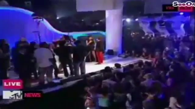 Selena Gomez Interviews Justin Bieber at MTV VMAs 2011 232