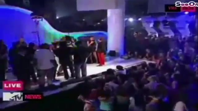 Selena Gomez Interviews Justin Bieber at MTV VMAs 2011 235