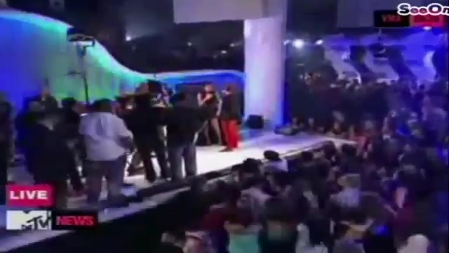 Selena Gomez Interviews Justin Bieber at MTV VMAs 2011 237