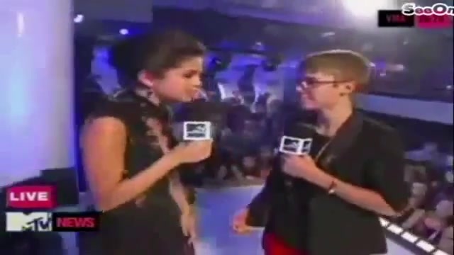 Selena Gomez Interviews Justin Bieber at MTV VMAs 2011 320