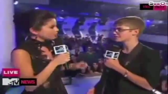 Selena Gomez Interviews Justin Bieber at MTV VMAs 2011 384 - Selena Gomez Interviews Justin Bieber at MTV VMAs 2011