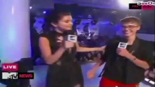 Selena Gomez Interviews Justin Bieber at MTV VMAs 2011 460